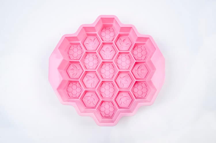 Veľká silikónová forma na mydlo Včielky a včelí plást