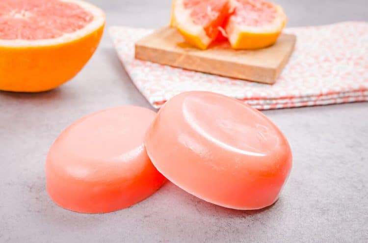 ako si vyrobiť mydlo s ovocnou vôňou grepu