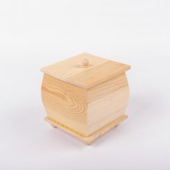 Drevená krabička na šperky s vrchnákom