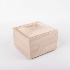 Drevená krabička s nožičkami štvorcová