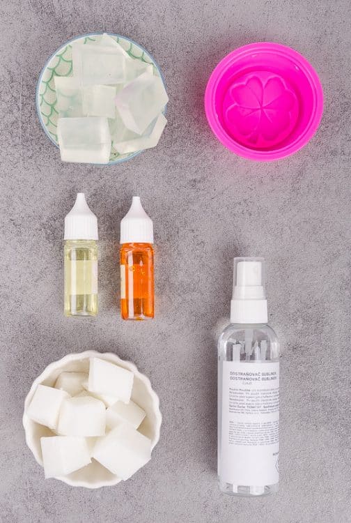 Návod ako si vyrobiť viacfarebné mydlo z mydlovej hmoty