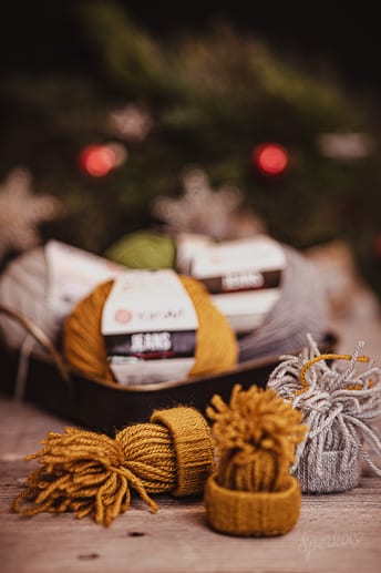 Návod ako vyrobiť mini čiapky na vianočný stromček