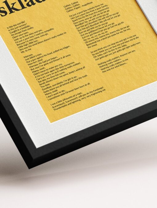 text skladby plagat zlta detail